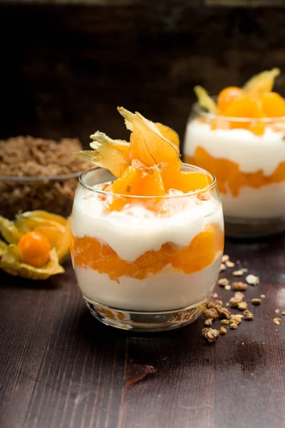 Yogurt Con Mandarini Muesli Uno Sfondo — Foto Stock