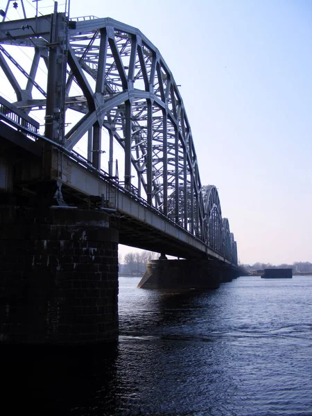 Eisenbahnbrücke Über Den Schönen Fluss Daugava Riga Lettland — Stockfoto