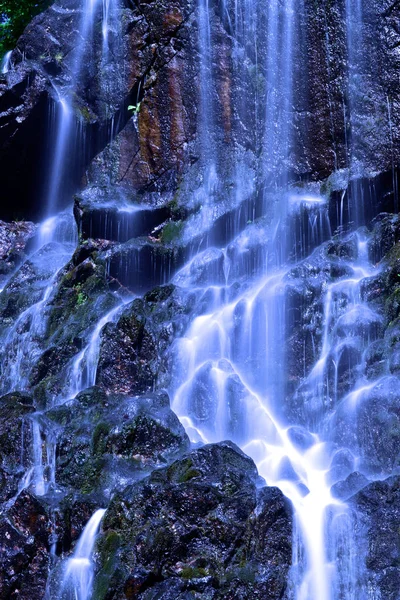 Hermosa Cascada Sobre Fondo Naturaleza — Foto de Stock