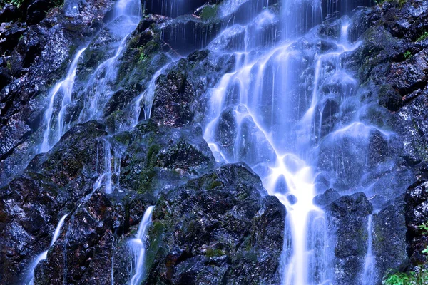 Schöner Wasserfall Auf Naturhintergrund — Stockfoto