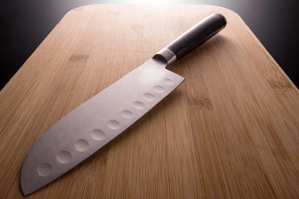 木桌上的菜刀 — 图库照片