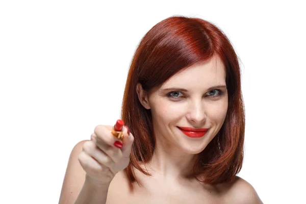 Retrato Uma Jovem Mulher Bonita Aplicando Batom Para Lábios Fundo — Fotografia de Stock