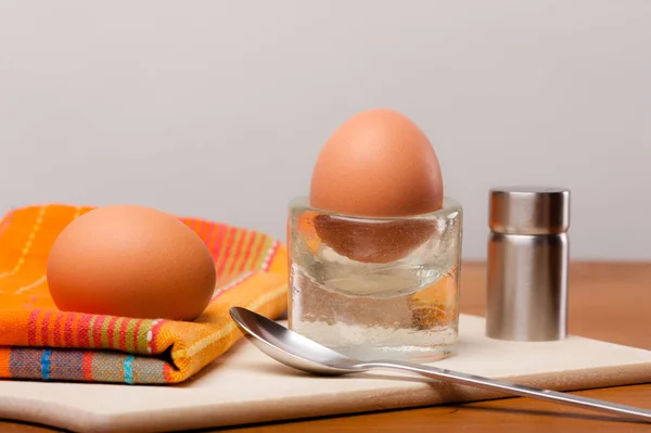 Huevos Cocinados Una Tabla Con Tela Cucharas Batidora Sal Así — Foto de Stock