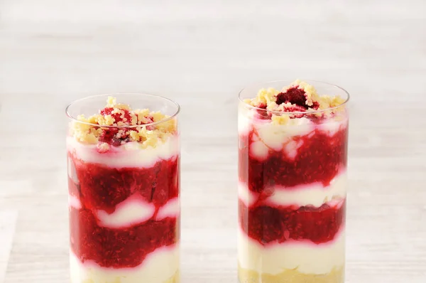 Himbeerdessert Glas Auf Hellem Tisch — Stockfoto