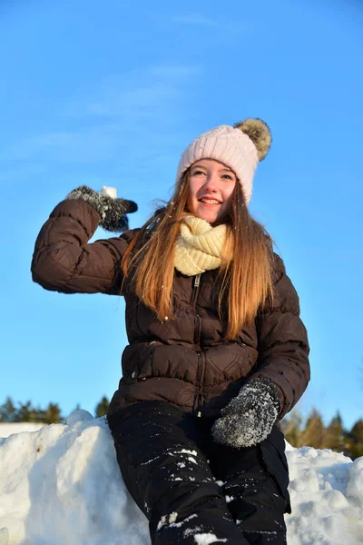 Flicka Snön Vintern — Stockfoto