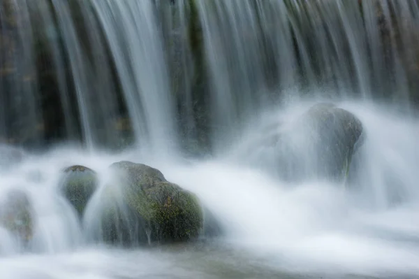 Rochas Cachoeira Exposição Longo Tempo — Fotografia de Stock