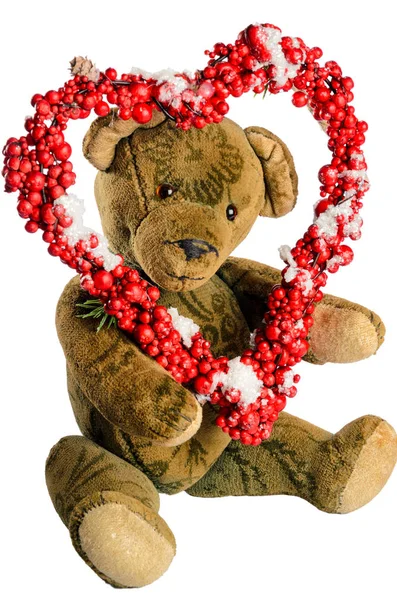 Αρκουδάκι Στεφάνι Σχήμα Καρδιάς Από Κόκκινα Μούρα Χαιρετισμό Για Την — Φωτογραφία Αρχείου