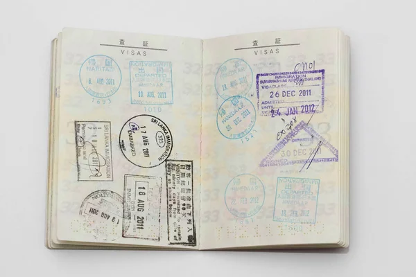 Visa Sur Passeport Avec Nombreux Timbres — Photo