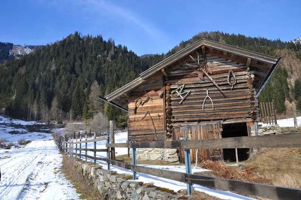 Cabaña Alpina Las Montañas — Foto de Stock