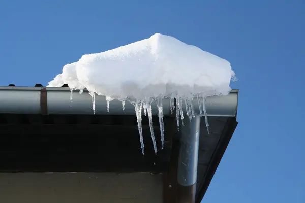 Hóval Borított Ház Télen — Stock Fotó