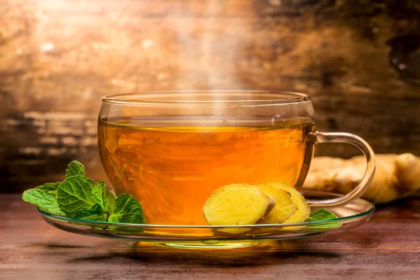 Свежеваренный Имбирный Чай Мятой — стоковое фото