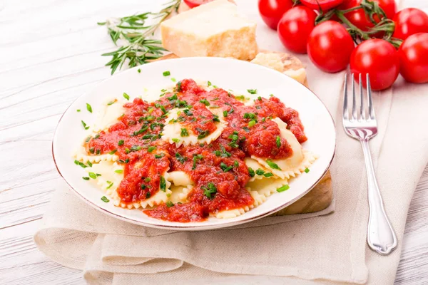 Ravioli Fresh Tomato Sauce Parmesan Cheese Chives — Stock Photo, Image