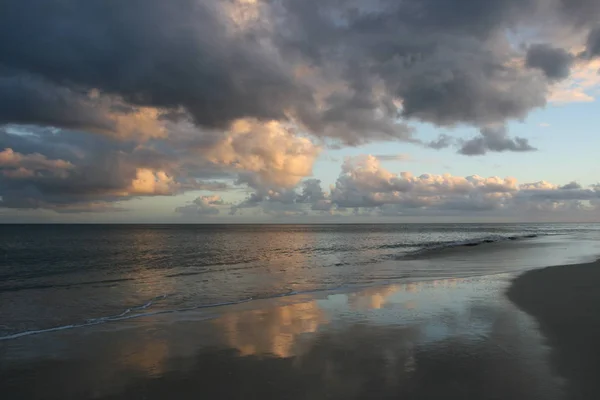 海滩上的云彩 — 图库照片
