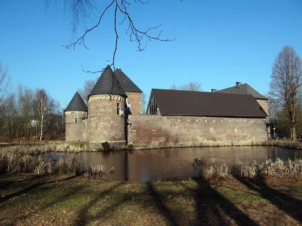 Vacker Utsikt Över Majestätisk Medeltida Slottsarkitektur — Stockfoto