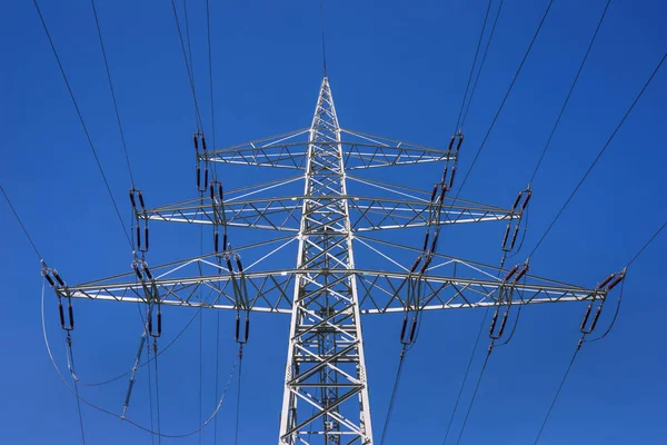 Электричество Мачта Крупном Плане Перед Голубым Небом — стоковое фото
