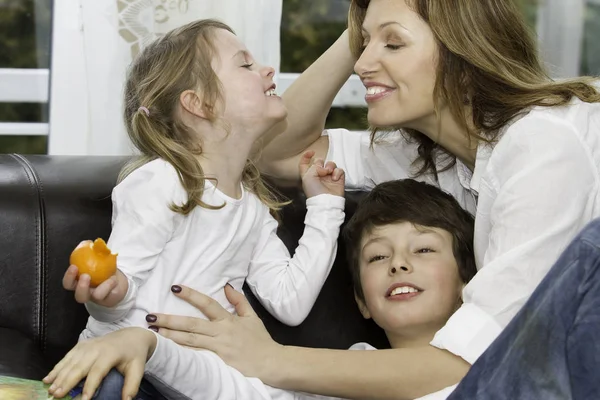 Retrato Una Familia Feliz Concepto Parentesco — Foto de Stock