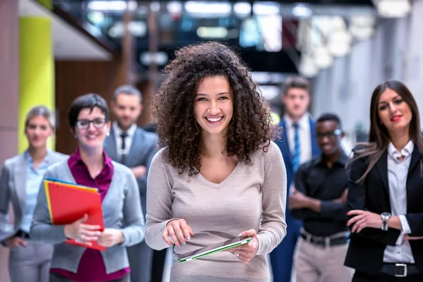 Jóvenes Personas Negocios Multiétnicos Grupo Caminando Pie Vista Superior — Foto de Stock