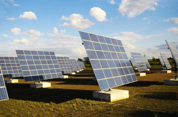 Zonnepanelen Het Veld Avondzon — Stockfoto