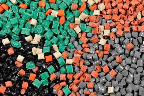 Unterschiedlich Gefärbte Polymerharzpellets Für Das Spritzgießen — Stockfoto