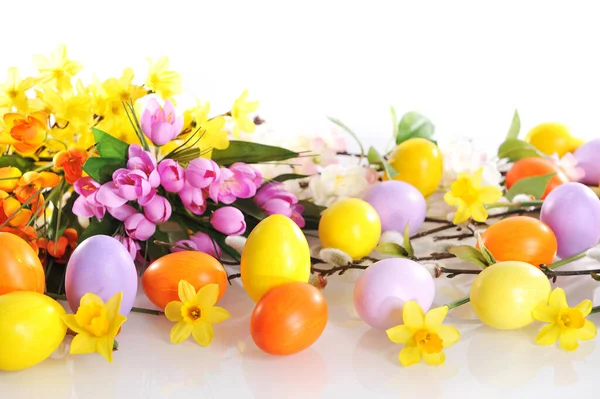 Uova Pasqua Dipinte Autentiche Viola Fiori Gialli Arancioni Salice Figa — Foto Stock