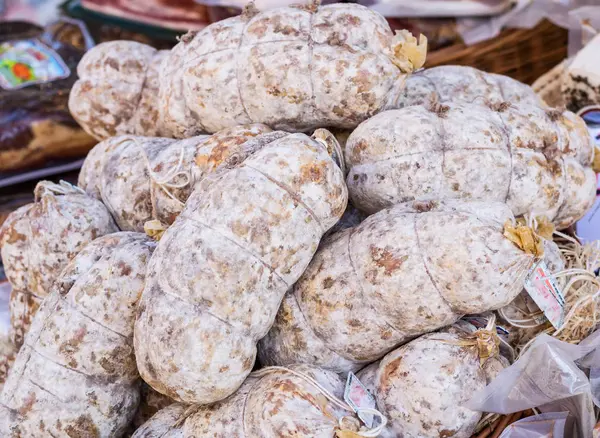 Salsichas Italianas Para Venda Mercado Local — Fotografia de Stock