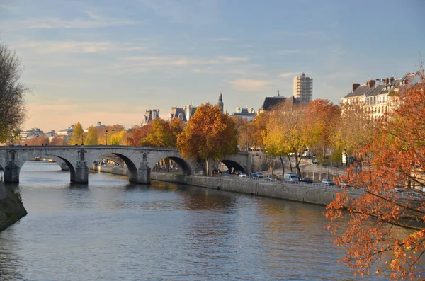 Herbstliche Seine Und Brücke Paris Bei Sonnenuntergang — Stockfoto