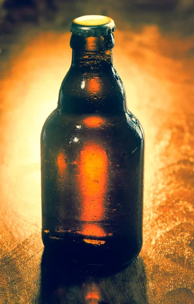 Garrafa Vidro Marrom Não Etiquetada Não Rotulada Cerveja Retroiluminada Uma — Fotografia de Stock