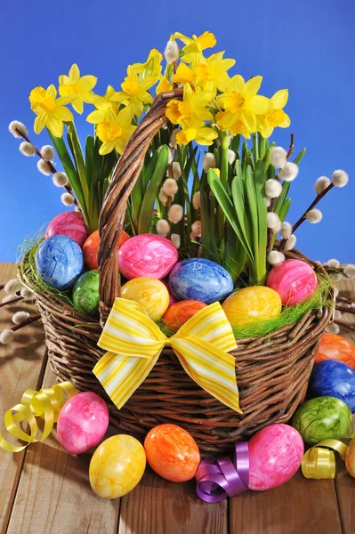 Easter Basket Eggs Daffodils Old Wooden Boards — Stock Photo, Image