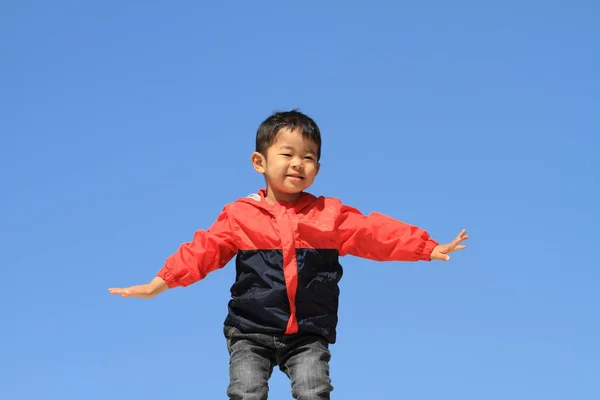 Japansk Pojke Den Blå Himlen Gammal — Stockfoto