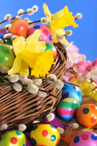 Easter Basket Eggs Daffodils Old Wooden Boards — Stock Photo, Image
