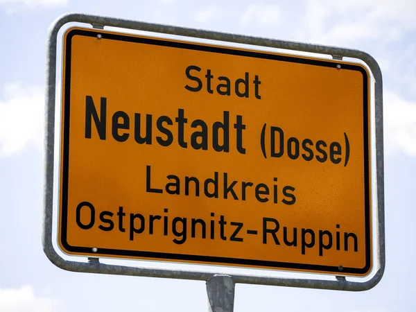 Neustadt Dosszié Lovak Városa Bejárati Jel — Stock Fotó