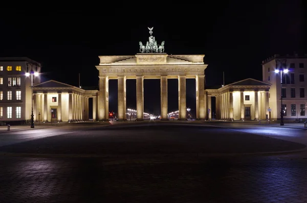 Brandenburg Puerta Con Parisplatz Noche —  Fotos de Stock