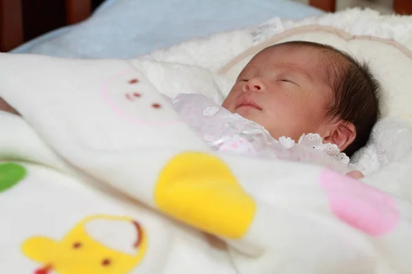 Dormir Nouveau Bébé Japonais Fille — Photo