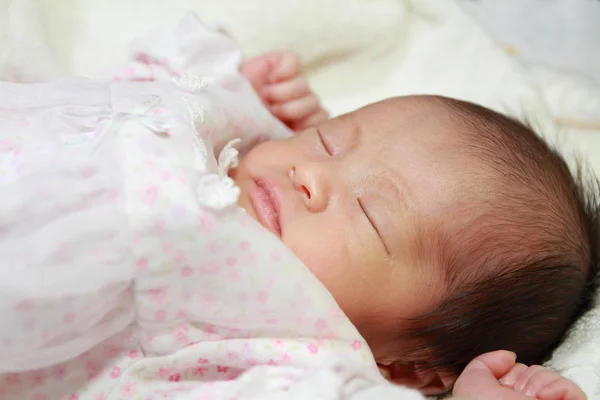 Dormire Neonato Bambina Giapponese — Foto Stock