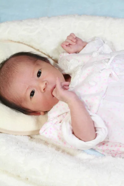 Bebê Recém Nascido Menina Japonesa — Fotografia de Stock
