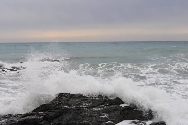 Vågor Vid Medelhavet Spanien — Stockfoto