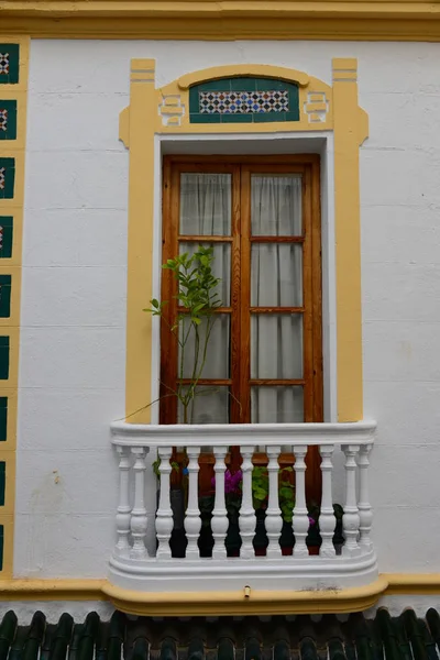 アルマウスカー熱帯スペインの家のファサードは — ストック写真