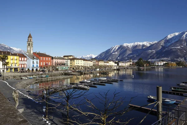 Baai Van Ascona Genomen Bij Zonnelicht Een Helder Blauwe Lucht — Stockfoto