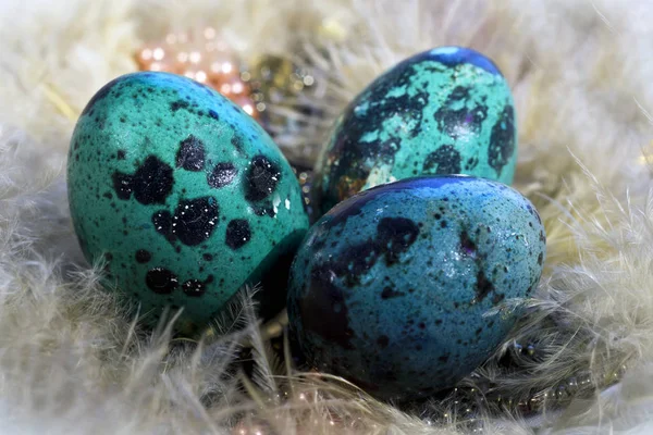 Пасхальные Яйца Гнезде Белом Фоне — стоковое фото