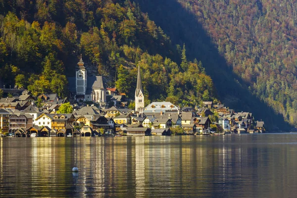 Vista Panorámica Del Paisaje Urbano Cerca Del Lago —  Fotos de Stock