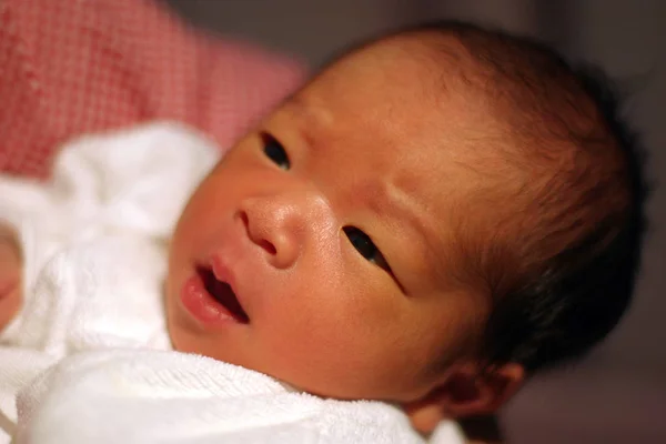 Porte Bébé Nouveau Par Mère Garçon Japonais — Photo