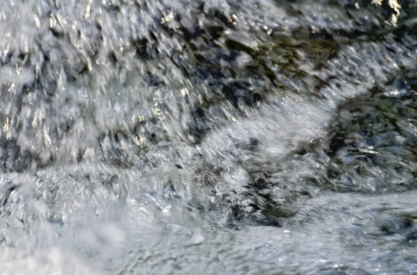 汹涌的水流在河里的质地 — 图库照片