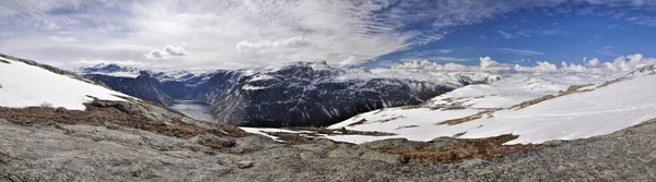 Malownicze Panoramy Śnieżny Krajobraz Pobliżu Język Trolla Norwegii — Zdjęcie stockowe