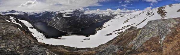 Panorama Scenică Peisajului Înzăpezit Lângă Trolltunga Norvegia — Fotografie, imagine de stoc