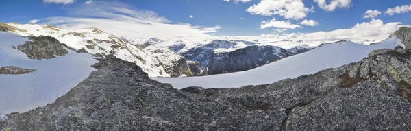 Panorama Pemandangan Bersalju Dekat Trolltunga Norwegia — Stok Foto