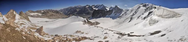 最高峰 Ala アルハ キルギスタンの天山山脈国立公園の風光明媚なパノラマ — ストック写真