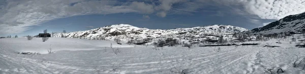 Schilderachtige Panorama Van Besneeuwde Landschap Buurt Van Trolltunga Noorwegen — Stockfoto