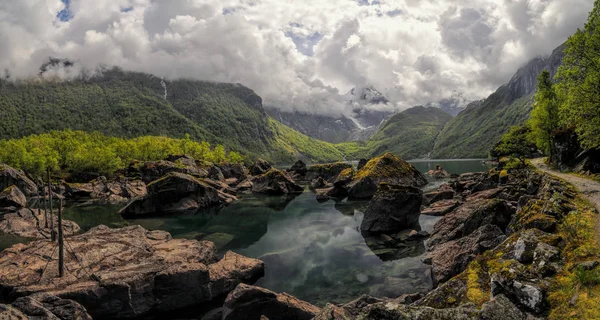 Panorama Panorâmico Lago Dia Nublado Noruega — Fotografia de Stock