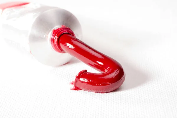 Permanente Alizarine Crimson Olieverf Geperst Uit Buis Het Witte Doek — Stockfoto