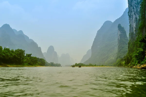 Bellissimo Paesaggio Montano Carsico Sul Lato Del Bambù Del Fiume — Foto Stock